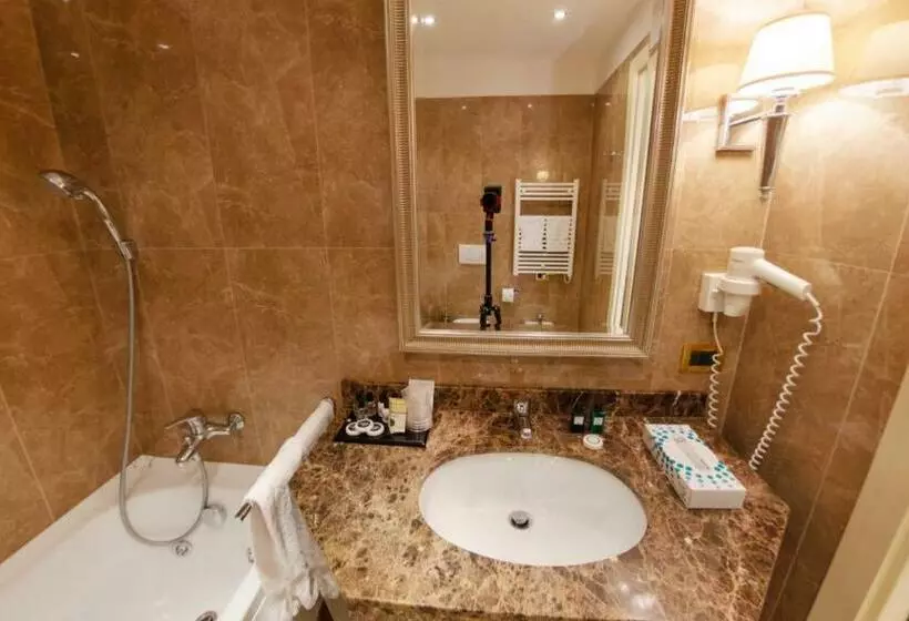 سوییت با چشم‌انداز دریا, Miramare & Spa