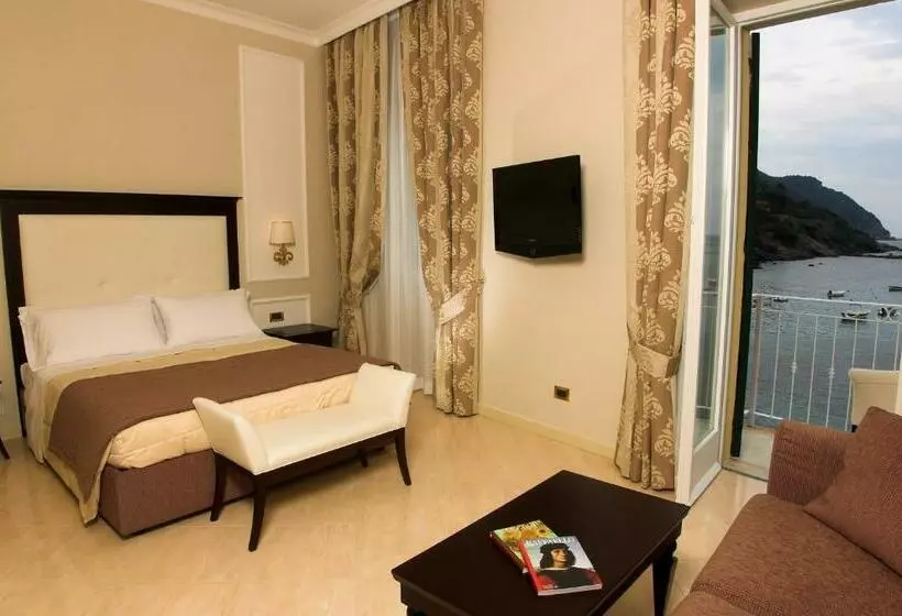 سوییت جونیور با چشم‌انداز دریا, Miramare & Spa