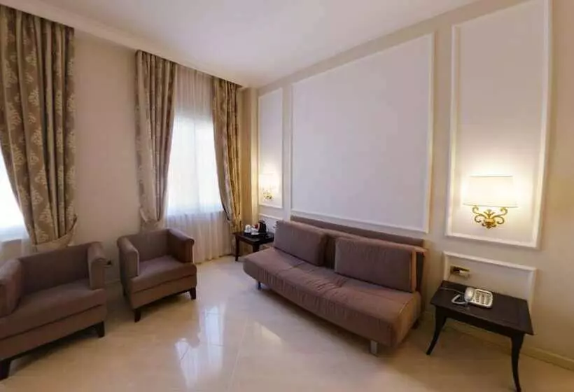 سوییت با چشم‌انداز دریا, Miramare & Spa