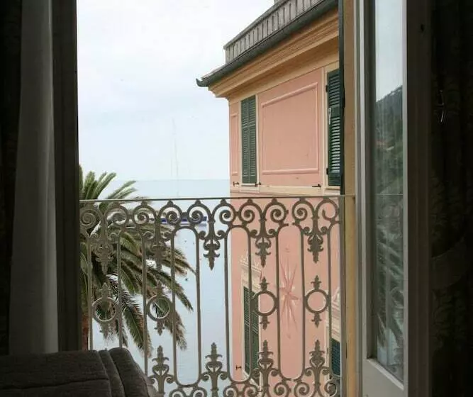 سوییت با چشم‌انداز دریا, Miramare & Spa