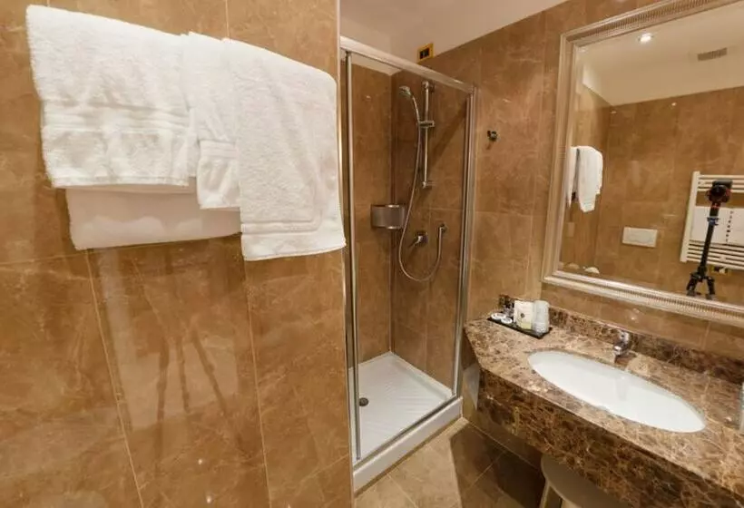 سوییت با چشم‌انداز دریا, Miramare & Spa