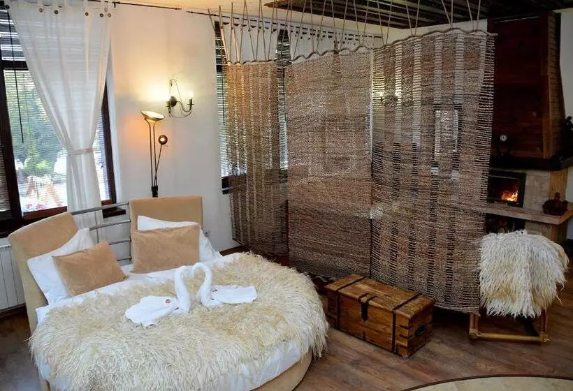 سوییت لوکس, Momini Dvori Boutique Guest House