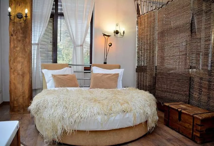 سوییت لوکس, Momini Dvori Boutique Guest House