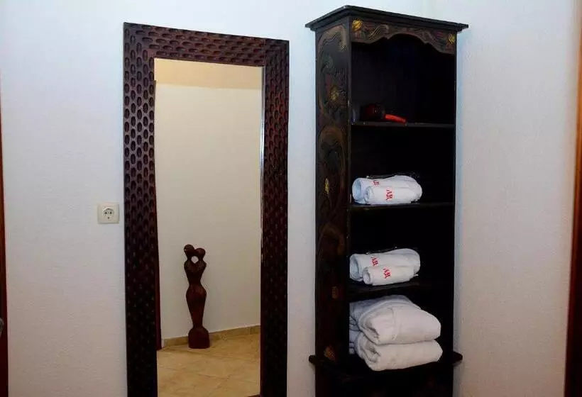سوییت لوکس, Momini Dvori Boutique Guest House