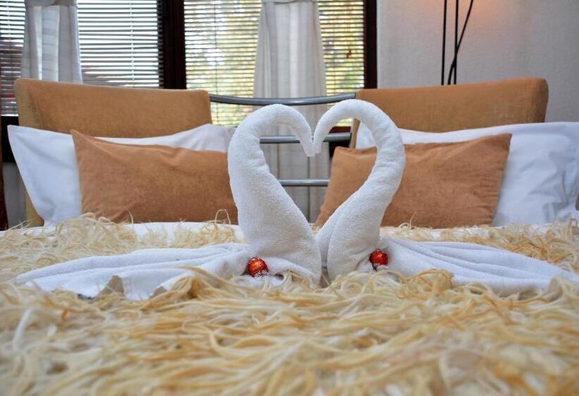 Люкс Повышенной Комфортности, Momini Dvori Boutique Guest House