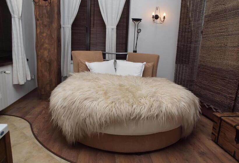 Люкс Повышенной Комфортности, Momini Dvori Boutique Guest House