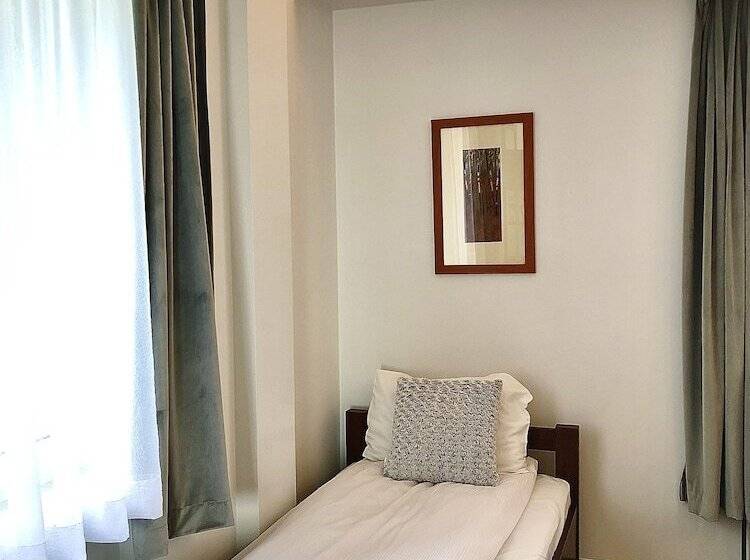 غرفة قياسية فردية, Olecki