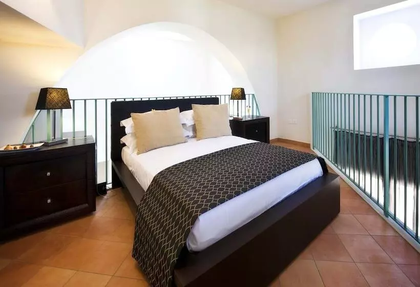 سوئیت سینیور, Relais Villa Buonanno