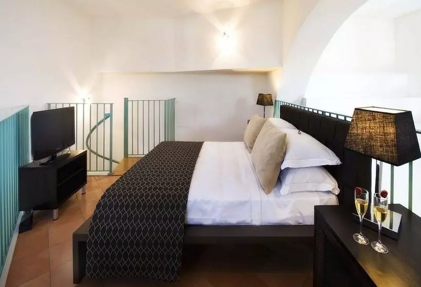 سوئیت سینیور, Relais Villa Buonanno