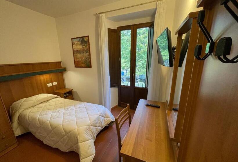 标准单人间, Rifugio La Foresta