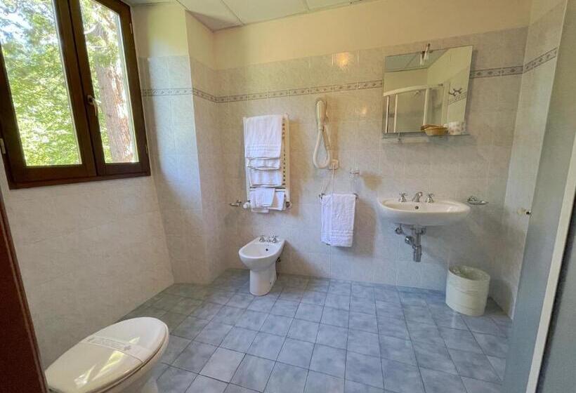 标准三人间, Rifugio La Foresta