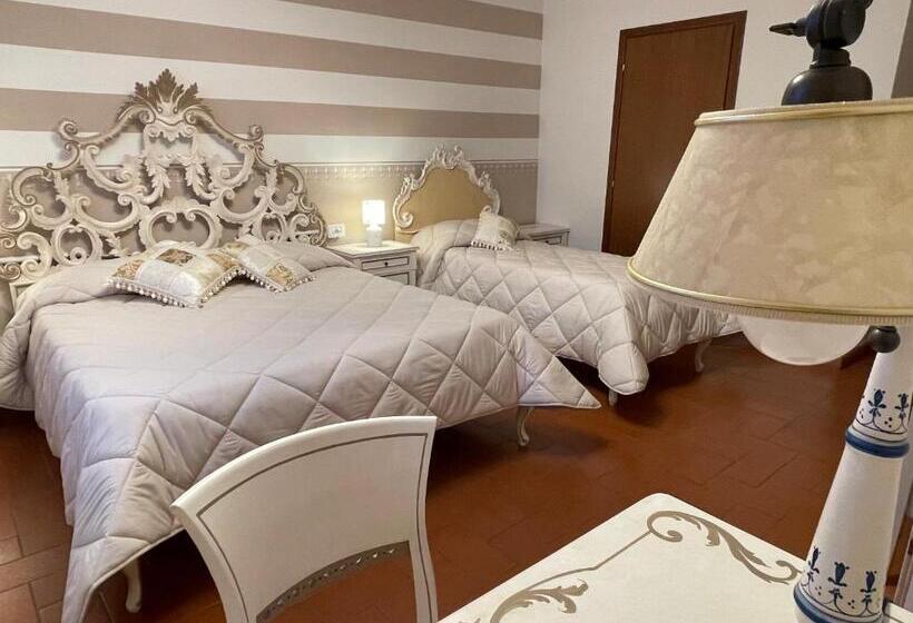 标准三人间, Rifugio La Foresta