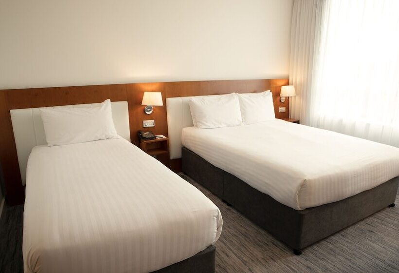 חדר סטנדרט, The Ellison