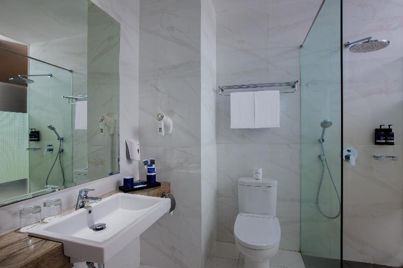 חדר משפחתי, Tiffany