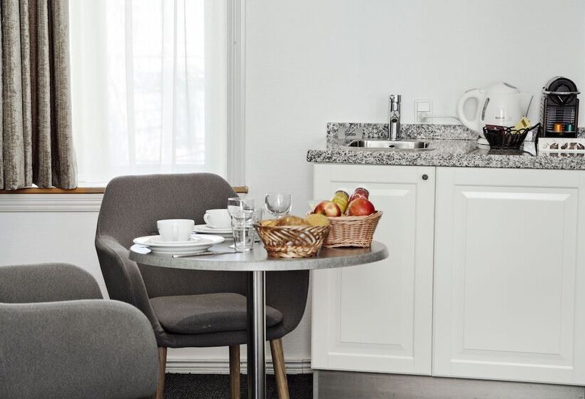 סוויטת ג'וניור עם מסג'ר מים, Tiffany