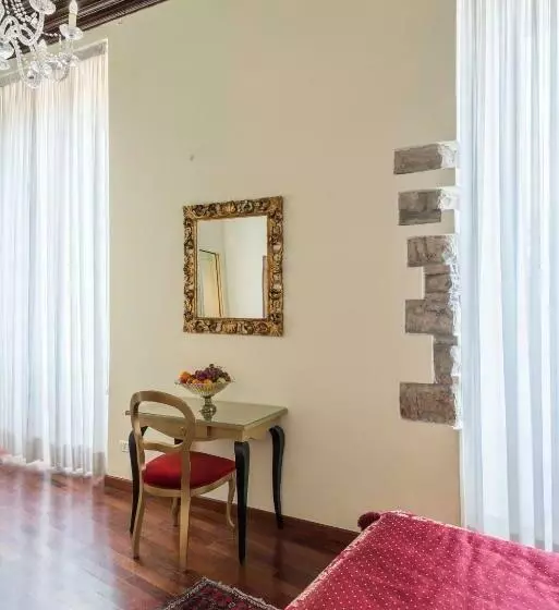 اتاق سوپریور, Torre Guelfa Palazzo Acciaiuoli
