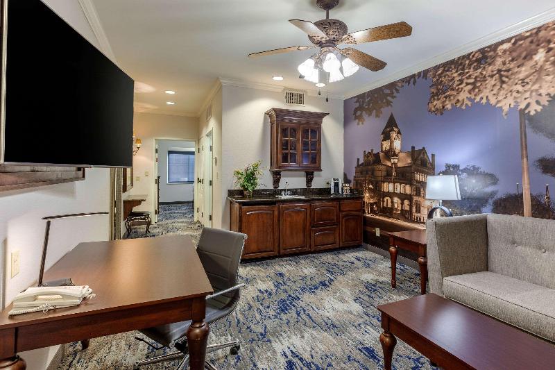 اتاق استاندارد سه نفره, Torre Guelfa Palazzo Acciaiuoli