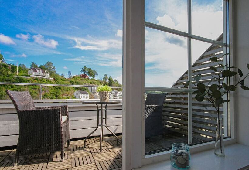 Номер Superior Вид на Море с Балконом, Tvedestrand Fjordhotell   Unike Hoteller