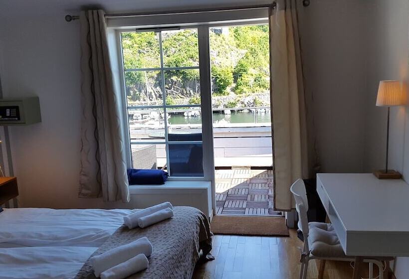 Номер Superior Вид на Море с Балконом, Tvedestrand Fjordhotell   Unike Hoteller