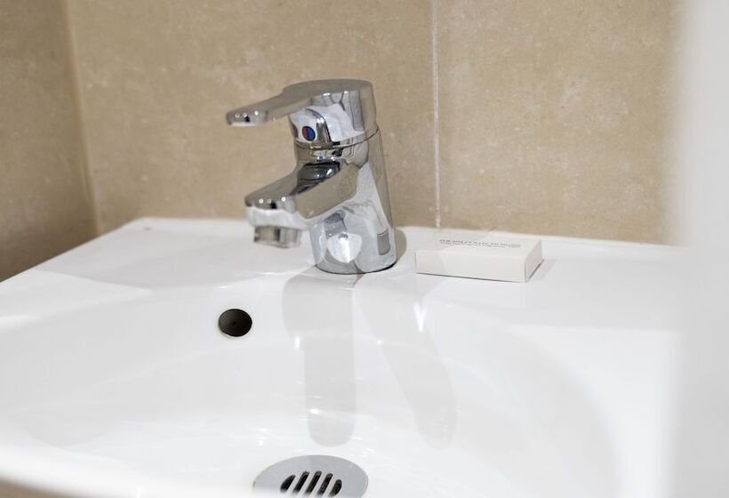 חדר סטנדרט יחיד, A Hotels City