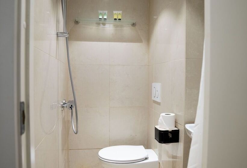 חדר סטנדרט יחיד, A Hotels City