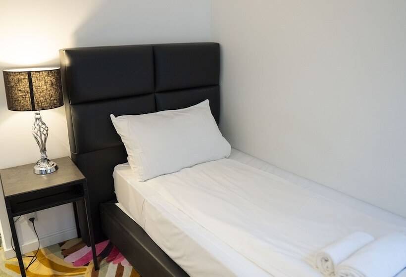 חדר סטנדרט יחיד, A Hotels City