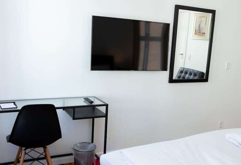 חדר סטנדרט, A Hotels City