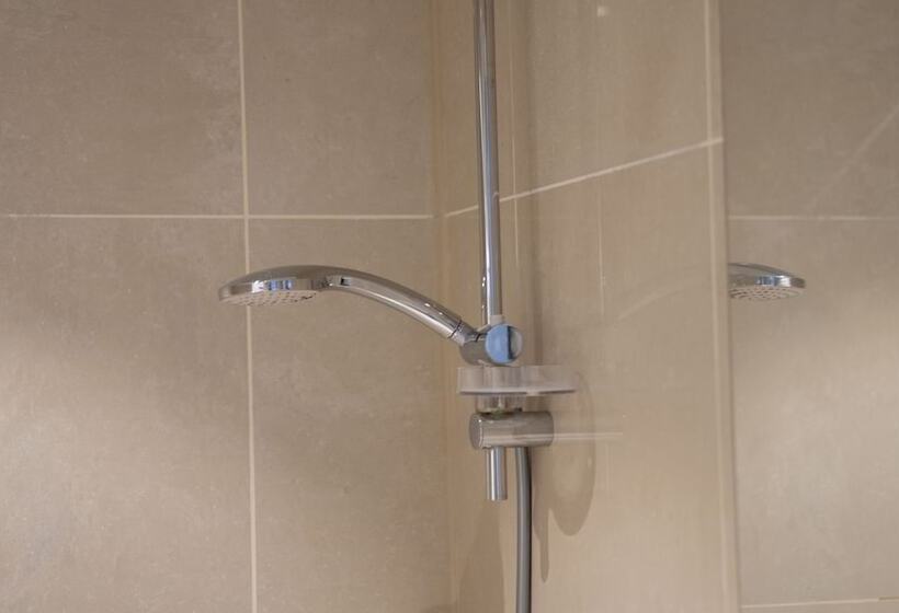 스탠다드 트리플 룸, A Hotels City