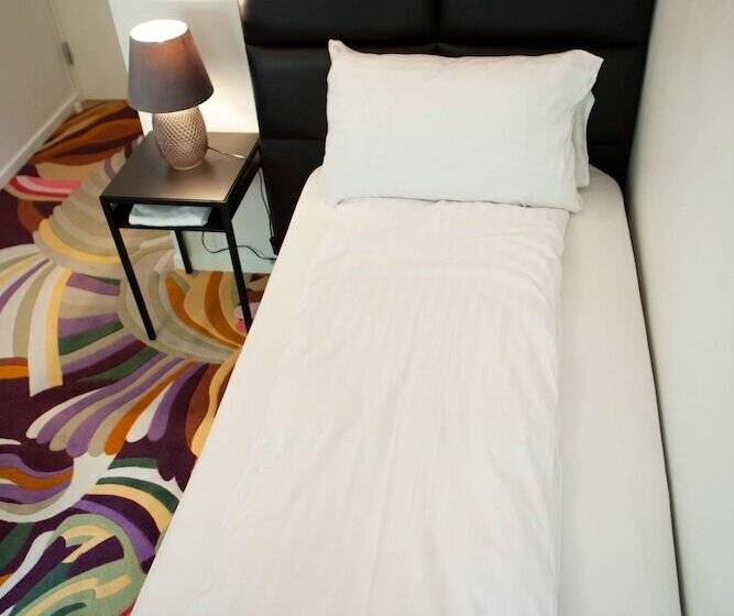 标准单人间, A Hotels City