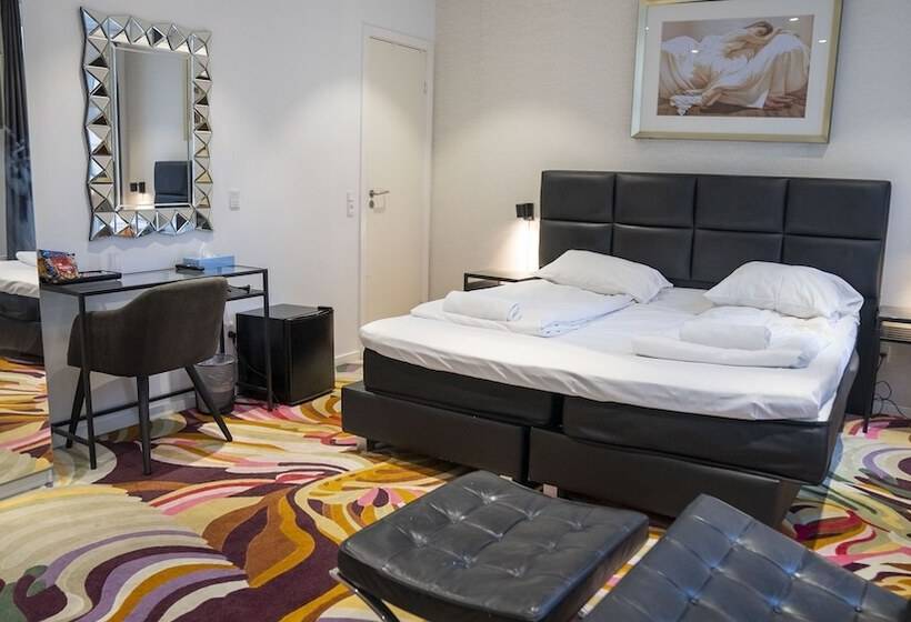 Номер Стандарт Трехместный, A Hotels City