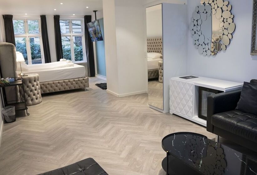 스위트, A Hotels City