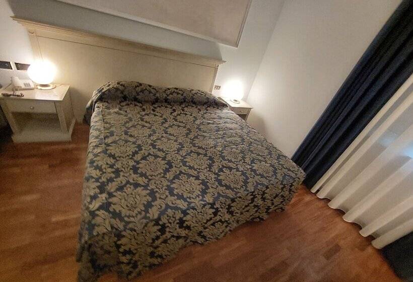 غرفة قياسية, Villa Medici