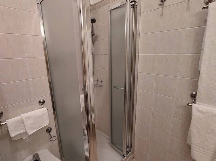 غرفة قياسية رباعية, Villa Medici