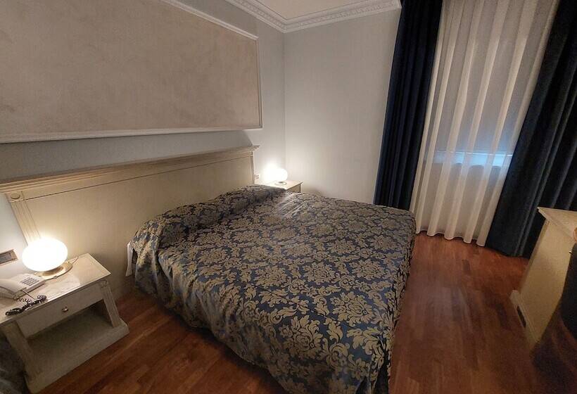 غرفة قياسية رباعية, Villa Medici