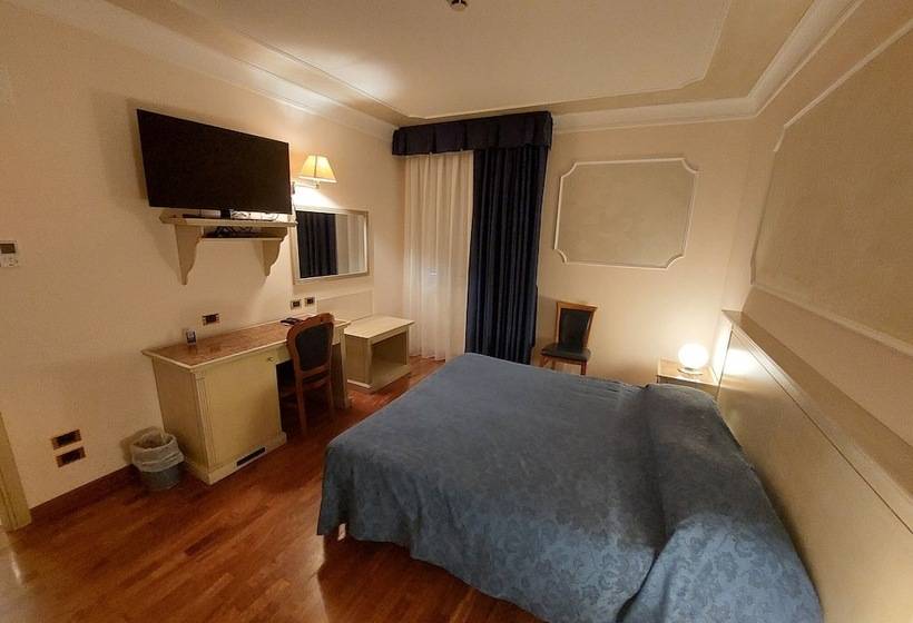 غرفة قياسية رباعية, Villa Medici