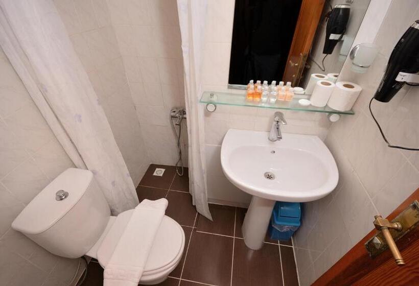 סוויטה משפחתית, Kerman Hotel