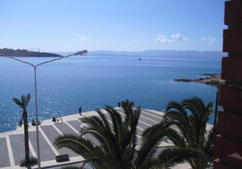 带露台的套间, Kerman Hotel