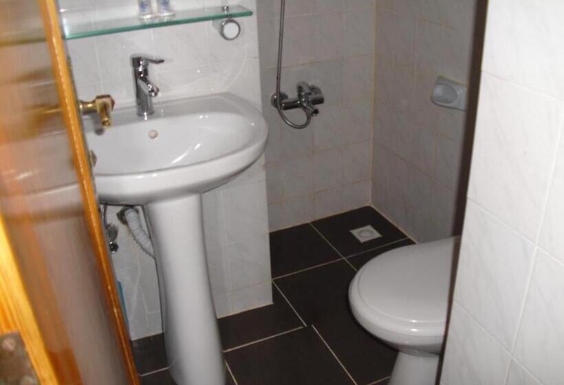 经济房, Kerman Hotel