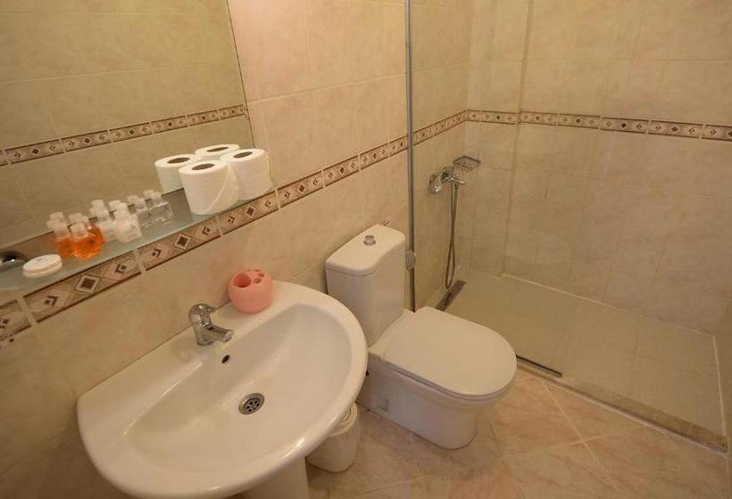 带露台的套间, Kerman Hotel