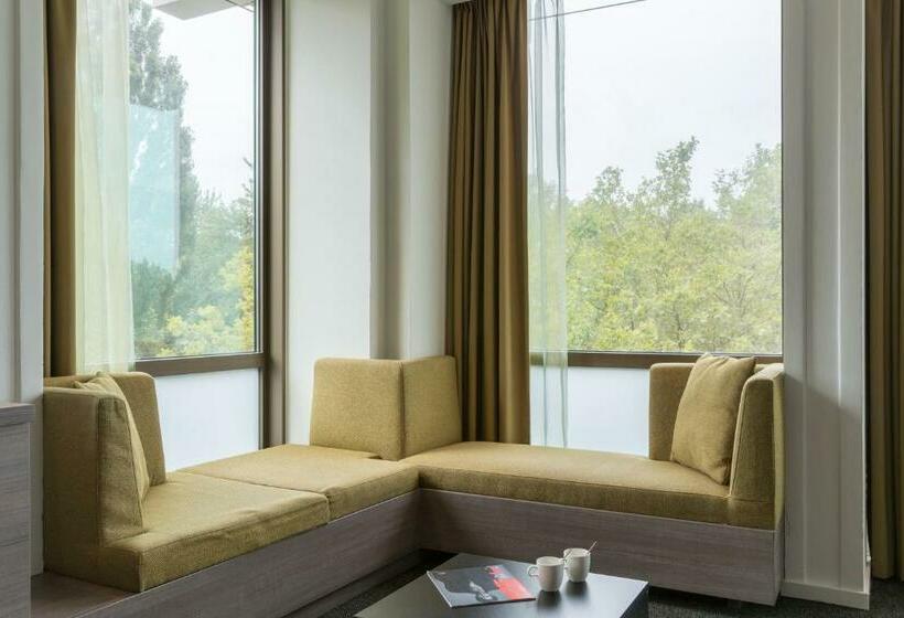 اتاق اجرایی با تخت بزرگ, Leonardo Hotel Amsterdam Rembrandtpark