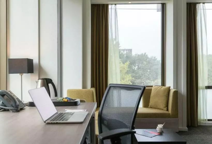 Executive-huone King-vuode, Leonardo Hotel Amsterdam Rembrandtpark