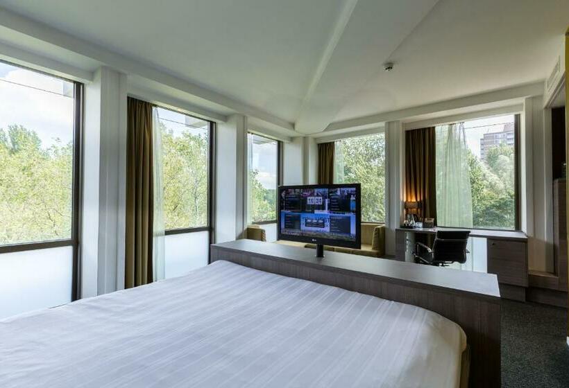 Executive Room King Size Bed, Leonardo Hotel Amsterdam Rembrandtpark