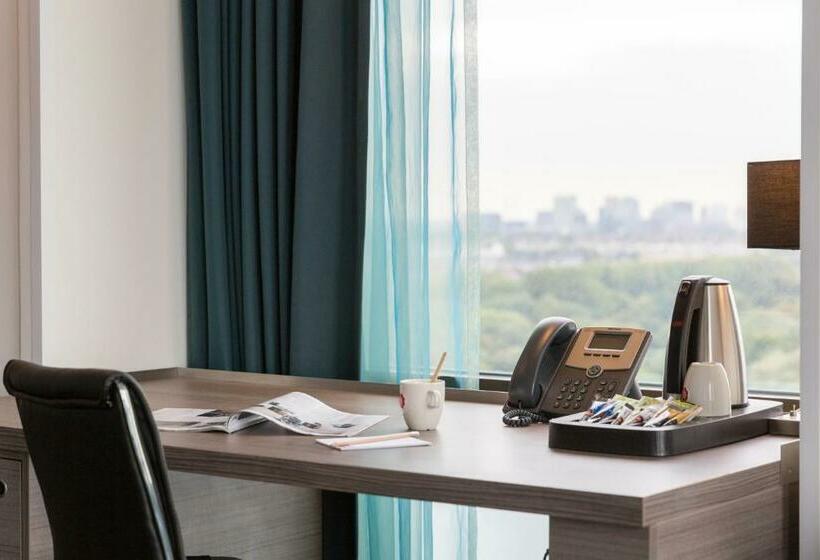 Deluxe Room City View, Leonardo Hotel Amsterdam Rembrandtpark