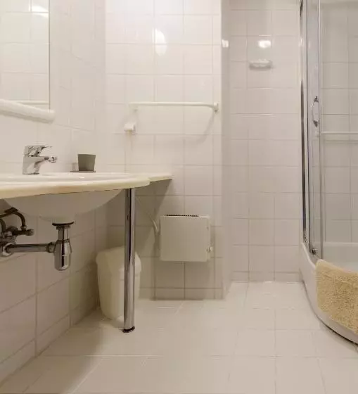 اتاق استاندارد با تخت بزرگ, A4 Airport Kraków Mop Morawica