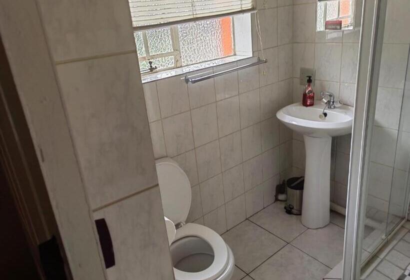 디럭스 룸, Sibahlenomhlambi Guesthouse