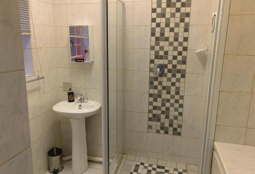 디럭스 룸, Sibahlenomhlambi Guesthouse