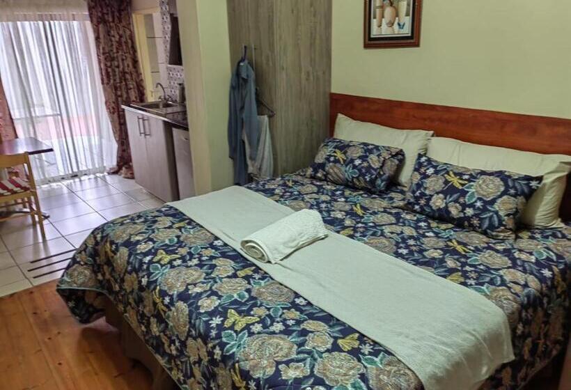 스탠다드 룸 킹사이즈 침대, Sibahlenomhlambi Guesthouse