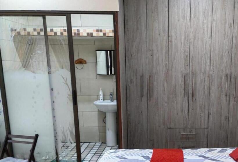 스탠다드 룸 킹사이즈 침대, Sibahlenomhlambi Guesthouse