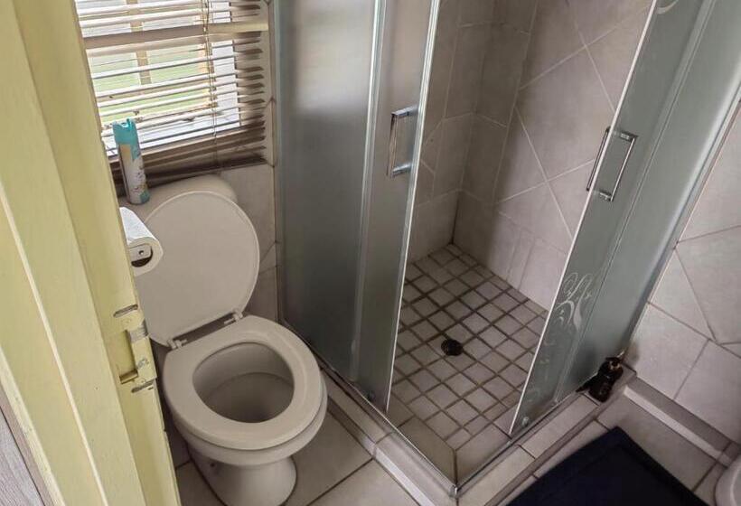 디럭스 룸, Sibahlenomhlambi Guesthouse