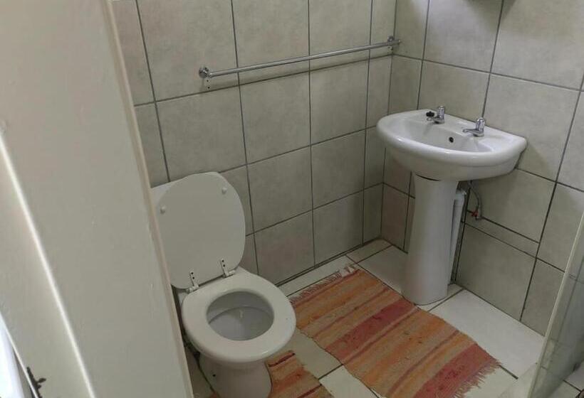 디럭스 룸 킹사이즈 침대, Sibahlenomhlambi Guesthouse
